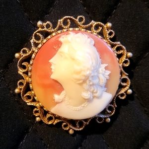 Vintage Bridgerton High Relief Circular Cameo Gold Toned Brooch Pin Victorian